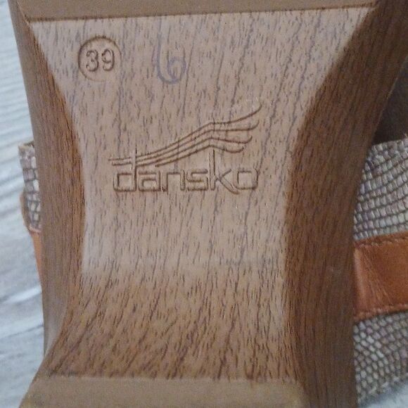 Dansko tan leather wedge sandals  Sz 39  EUC worn once - Picture 7 of 8